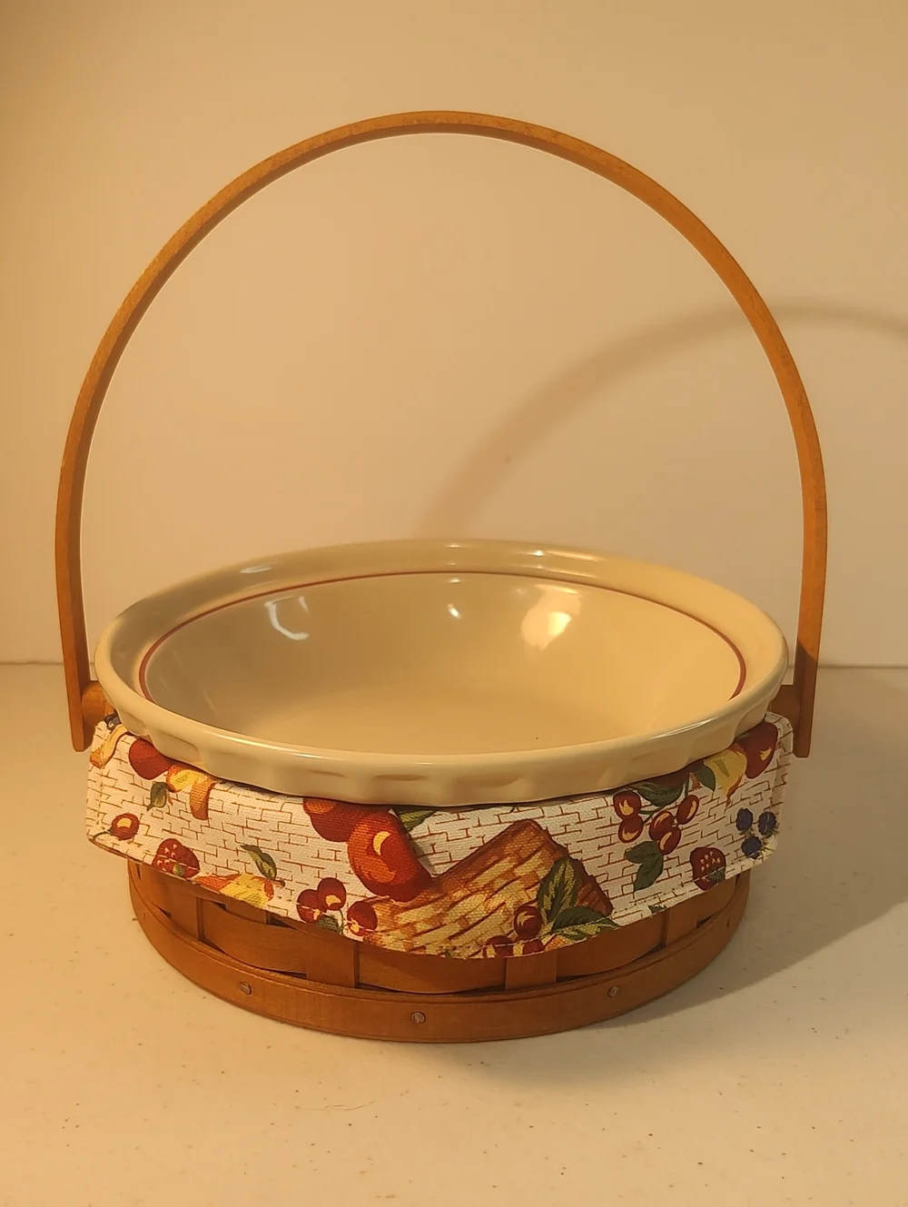 Longaberger Small Round Pie Basket With Fruit Basket Liner & Small Pie Plate